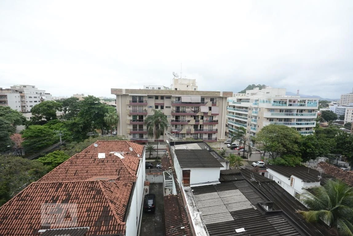 4-bedroom apartment in a building with a pool — photo 80
