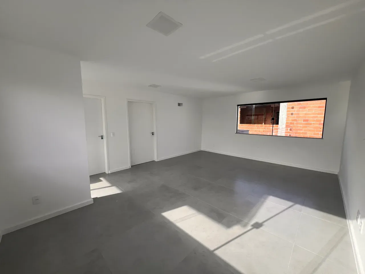 House, 330 m², with floor-to-ceiling windows — photo 5