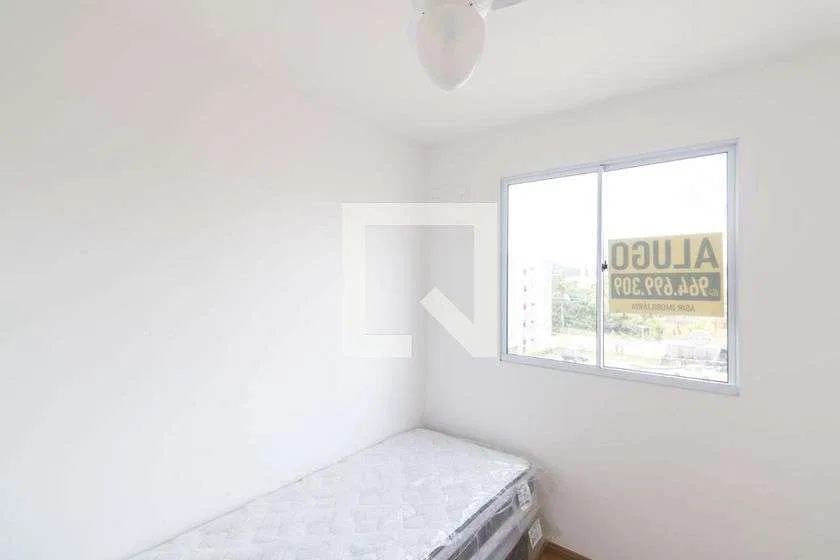 2-bedroom apartment with wood or laminate floors — photo 5