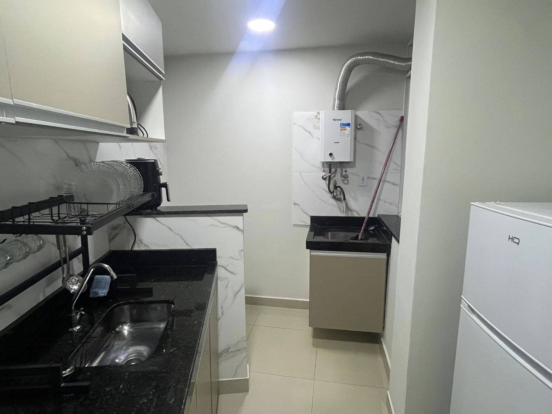 Furnished 2-bedroom apartment with built-in wardrobes — photo 2