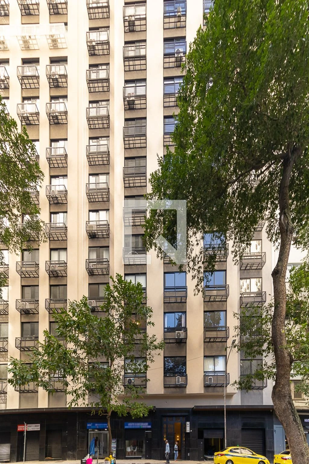 Furnished apartment, 32 m², with floor-to-ceiling windows — photo 50