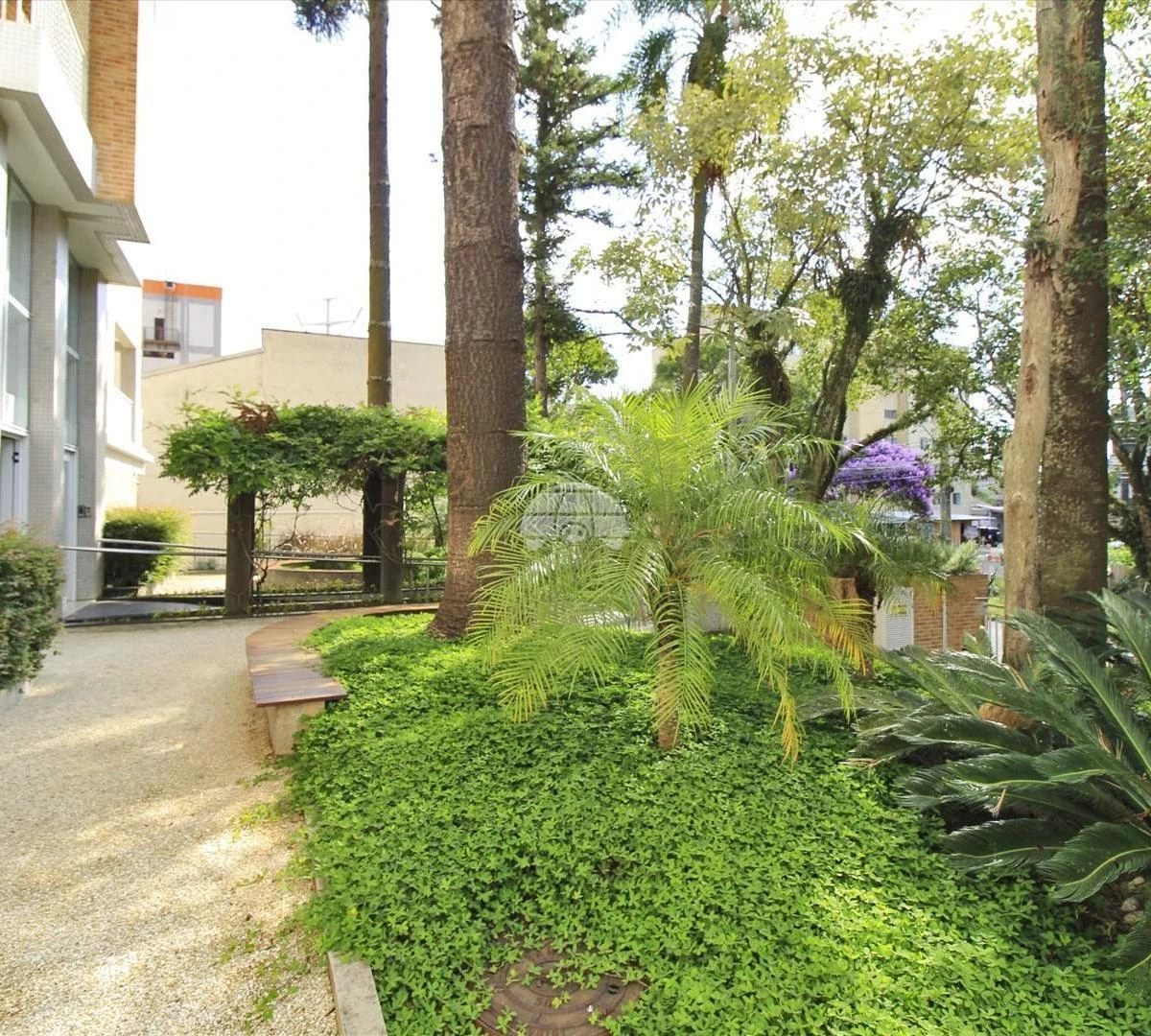 Balcony with a grill in a 2-bedroom apartment, 72 m² — photo 33