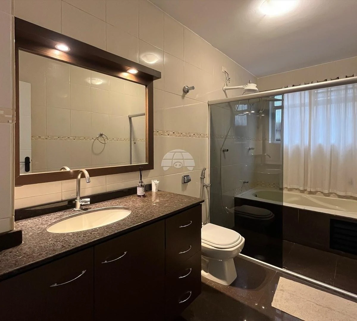 3-bedroom apartment with a bathtub — photo 12