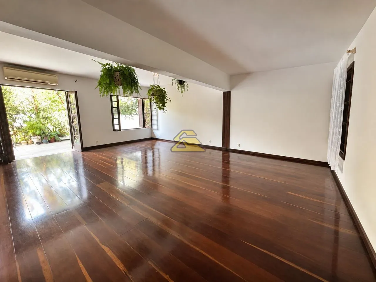 Furnished house with 4 bedrooms and 5 bathrooms — photo 8