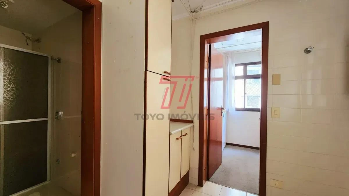 3-bedroom apartment with a bathtub in Curitiba — photo 36