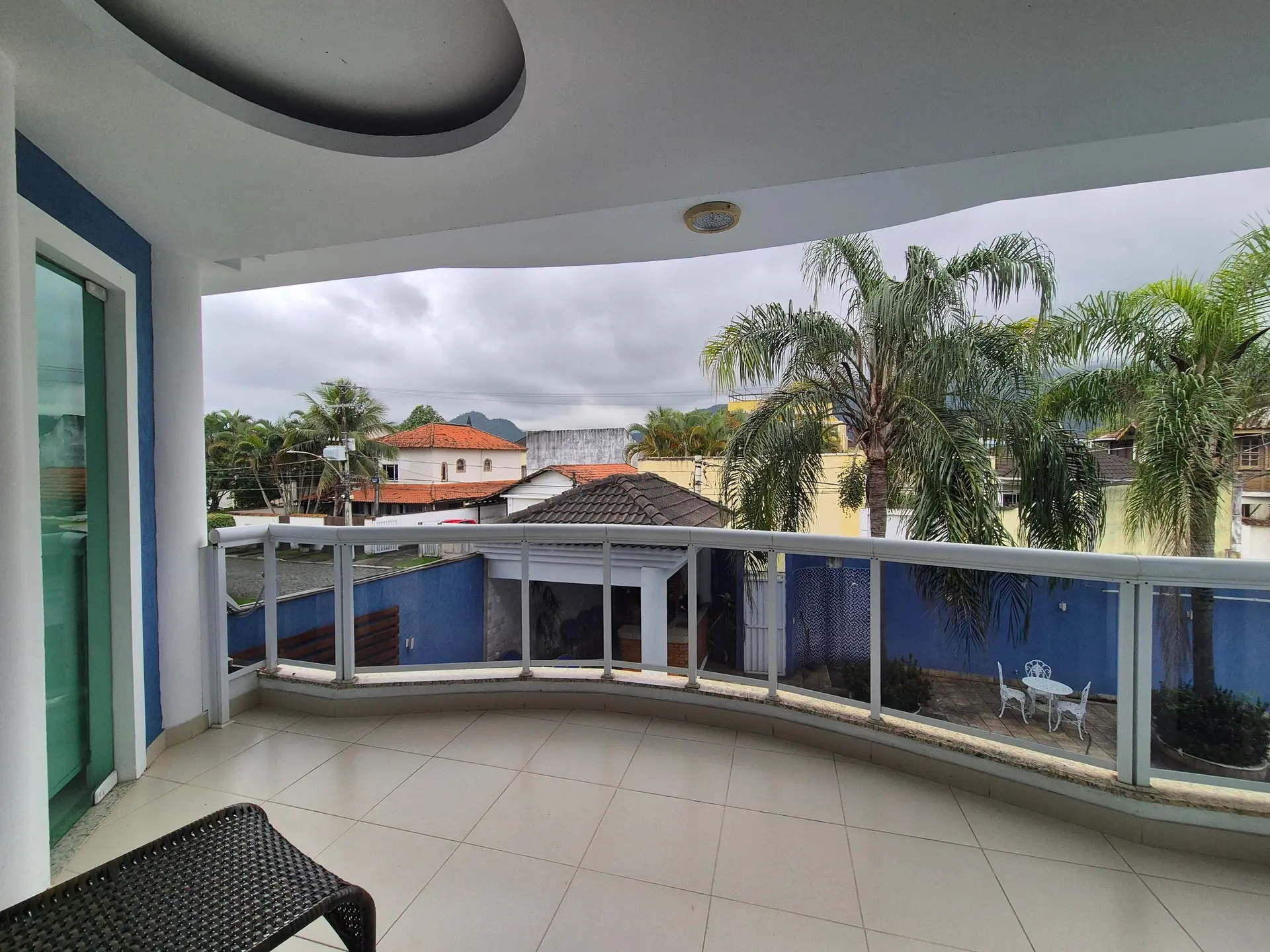 4 quartos e jacuzzi: casa de 318 m² — photo 6