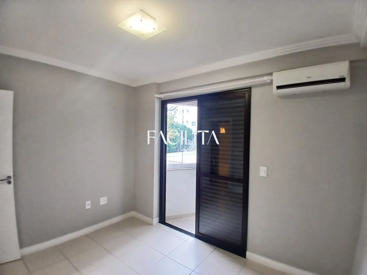 Apartamento de 3 dormitorios con baño en suite y balcón — photo 24