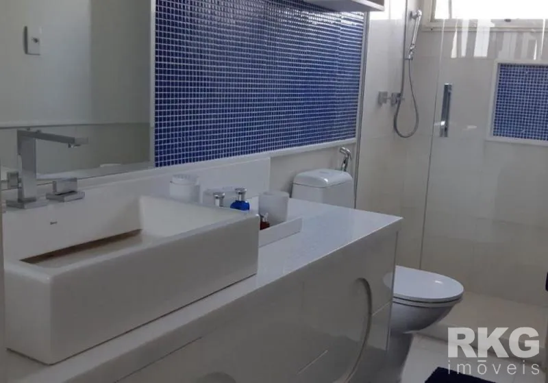 Unfurnished 4-bedroom apartment with 5 bathrooms — photo 23