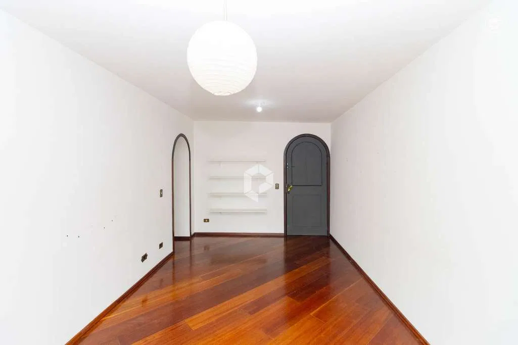 Wood or laminate floors in a 3-bedroom apartment, 107 m² — photo 15