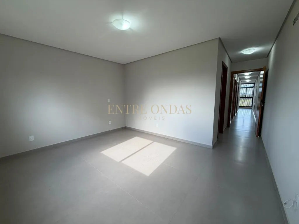3-bedroom house, 1 with its own bathroom, 202 m² — photo 13