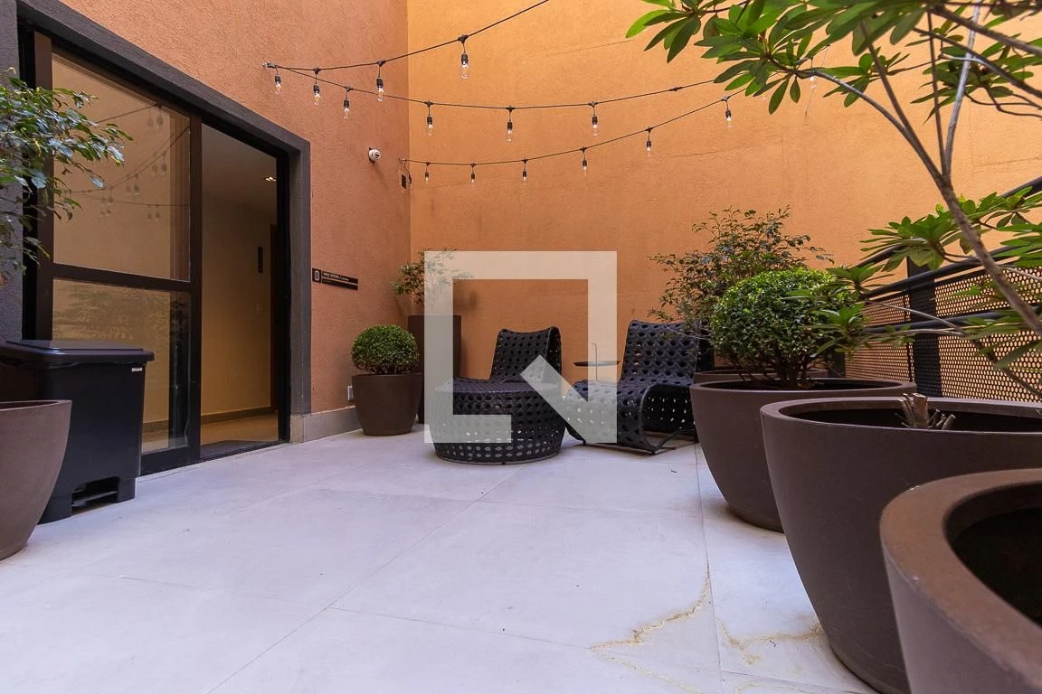Furnished apartment, 32 m², with floor-to-ceiling windows — photo 40
