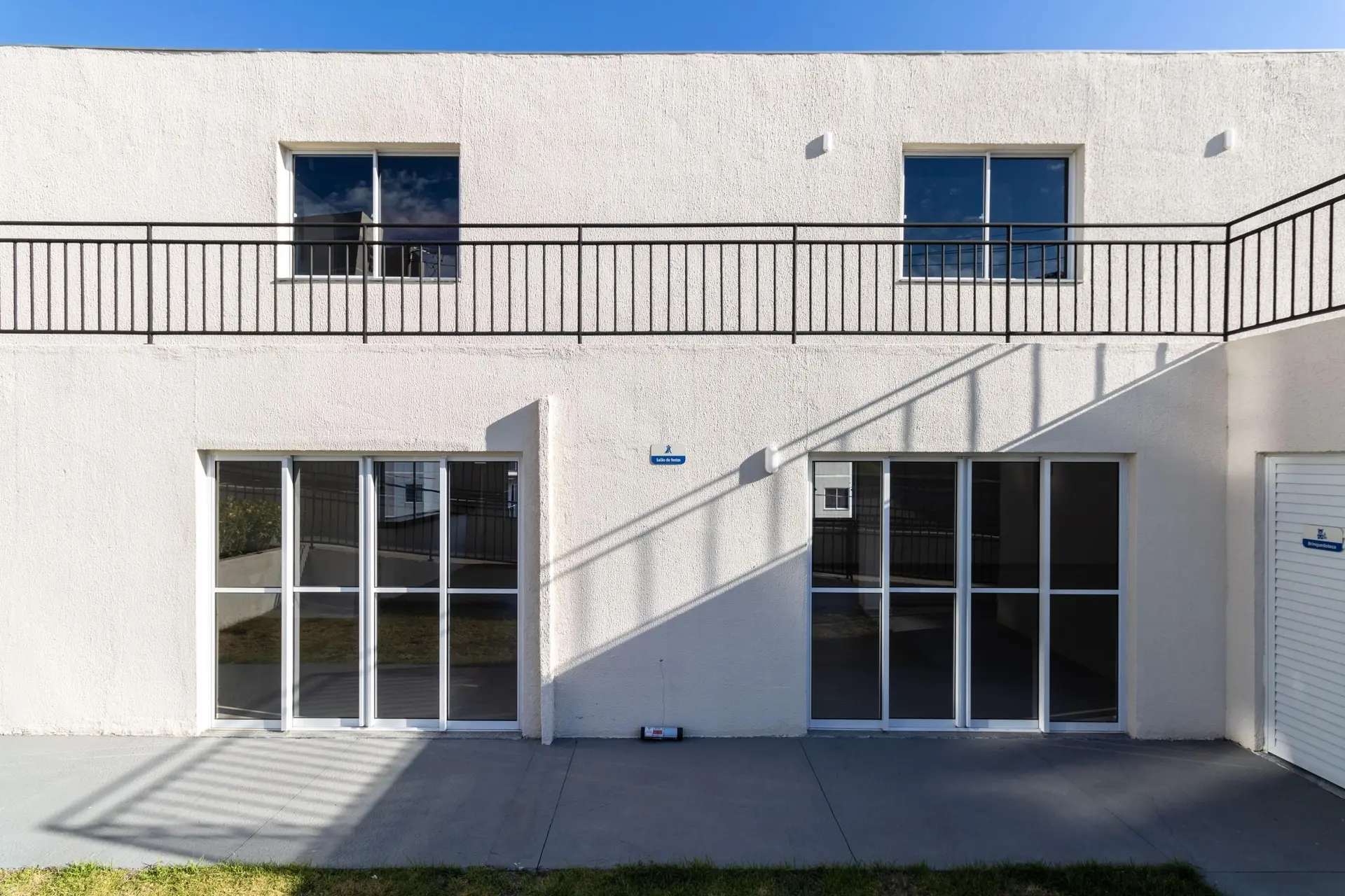 2-bedroom apartment in a building with a pool — photo 34