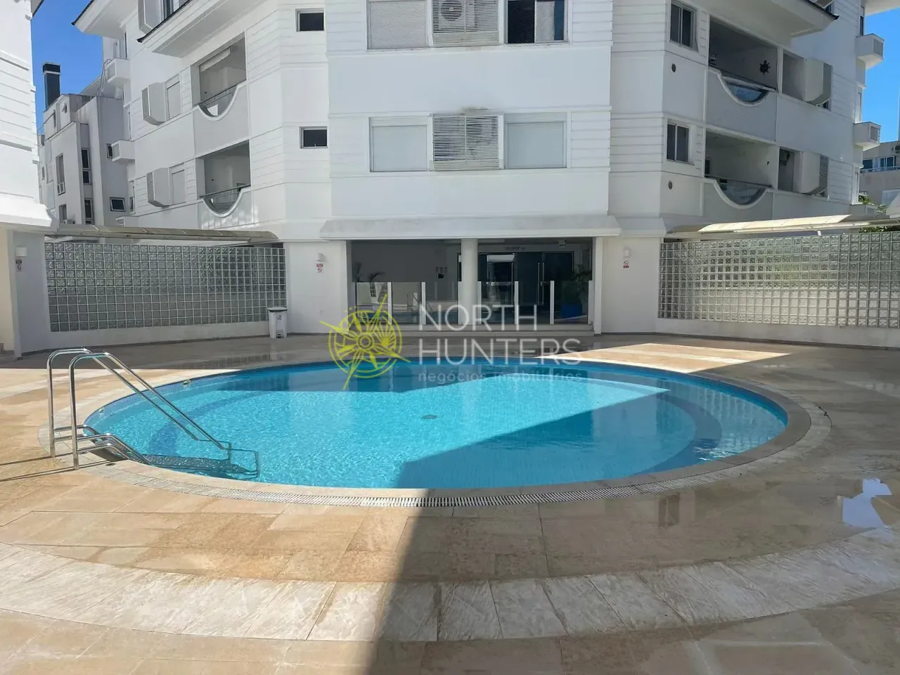 3-bedroom apartment with balcony and private BBQ