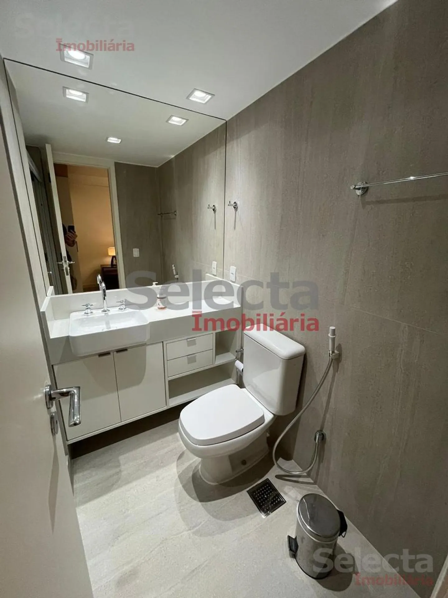 Furnished apartment with 2 bedrooms and 2 bathrooms — photo 23