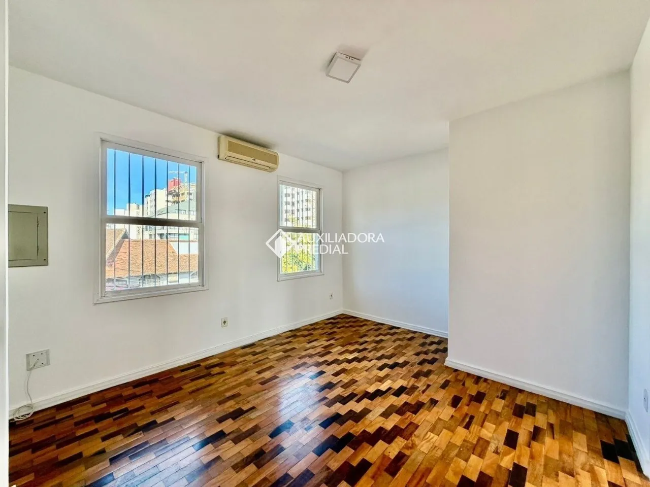 Робоче місце та 5 спалень: будинок 320 м² — photo 20