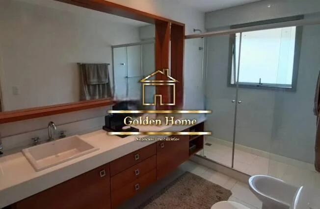 Furnished 260 m² apartment with 4 en-suite bedrooms — photo 10