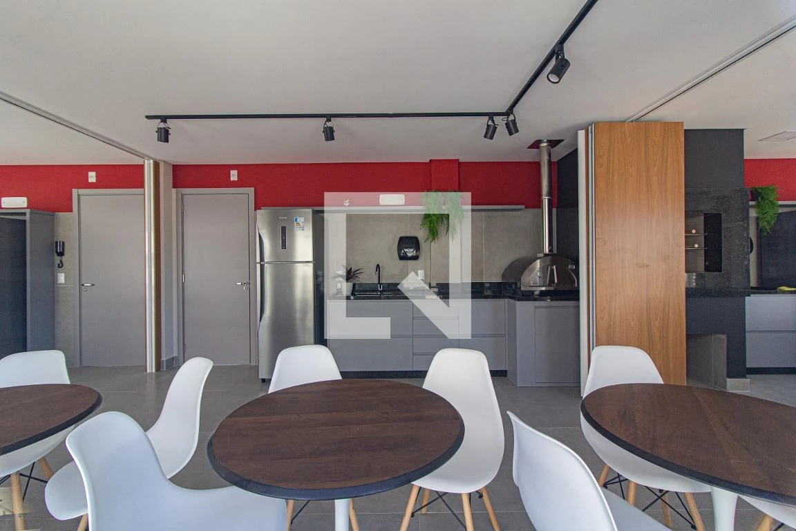 Furnished studio in a building with an indoor pool — photo 17