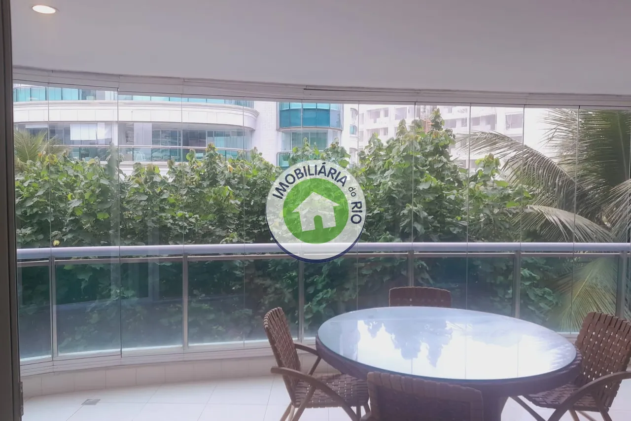 Apartment with 4 suites and a glass-enclosed balcony — photo 4