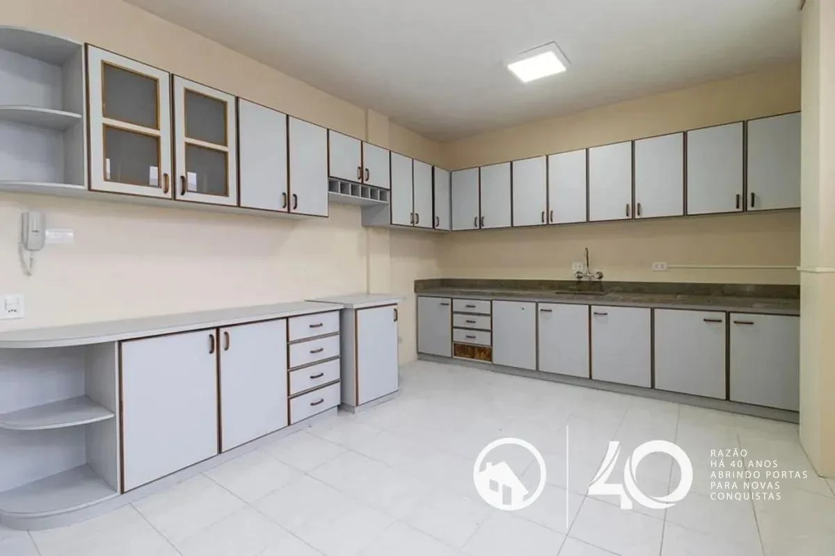 Ванна та 4 спальні: квартира 165 м²