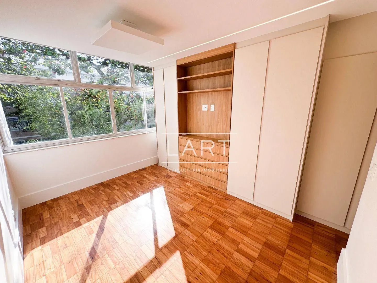 Панорамні вікна та 3 спальні: квартира 150 м² — photo 12