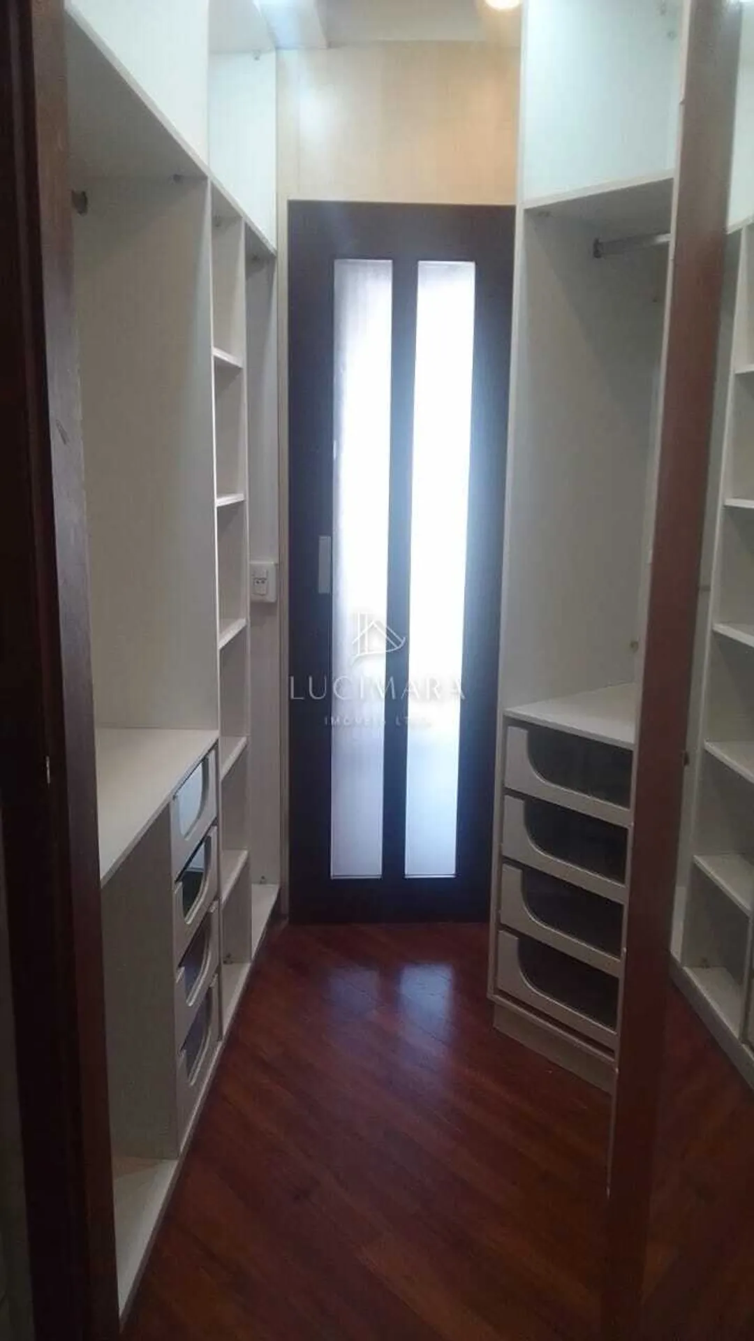 97 m² house with a grill on the balcony and a walk-in closet — photo 14