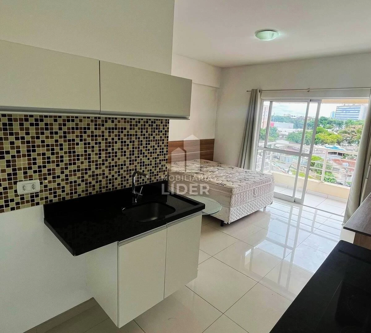 One-bedroom apartment with a home office in Curitiba — photo 2