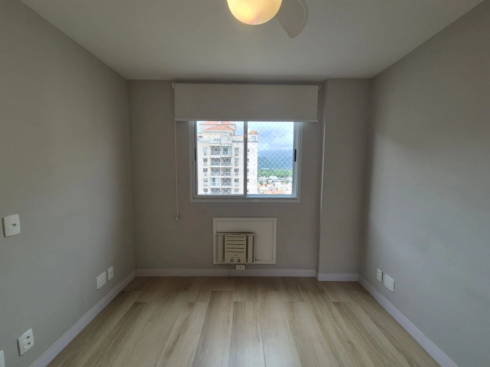 Квартира 74 м² з власним басейном та заскленим балконом — photo 4