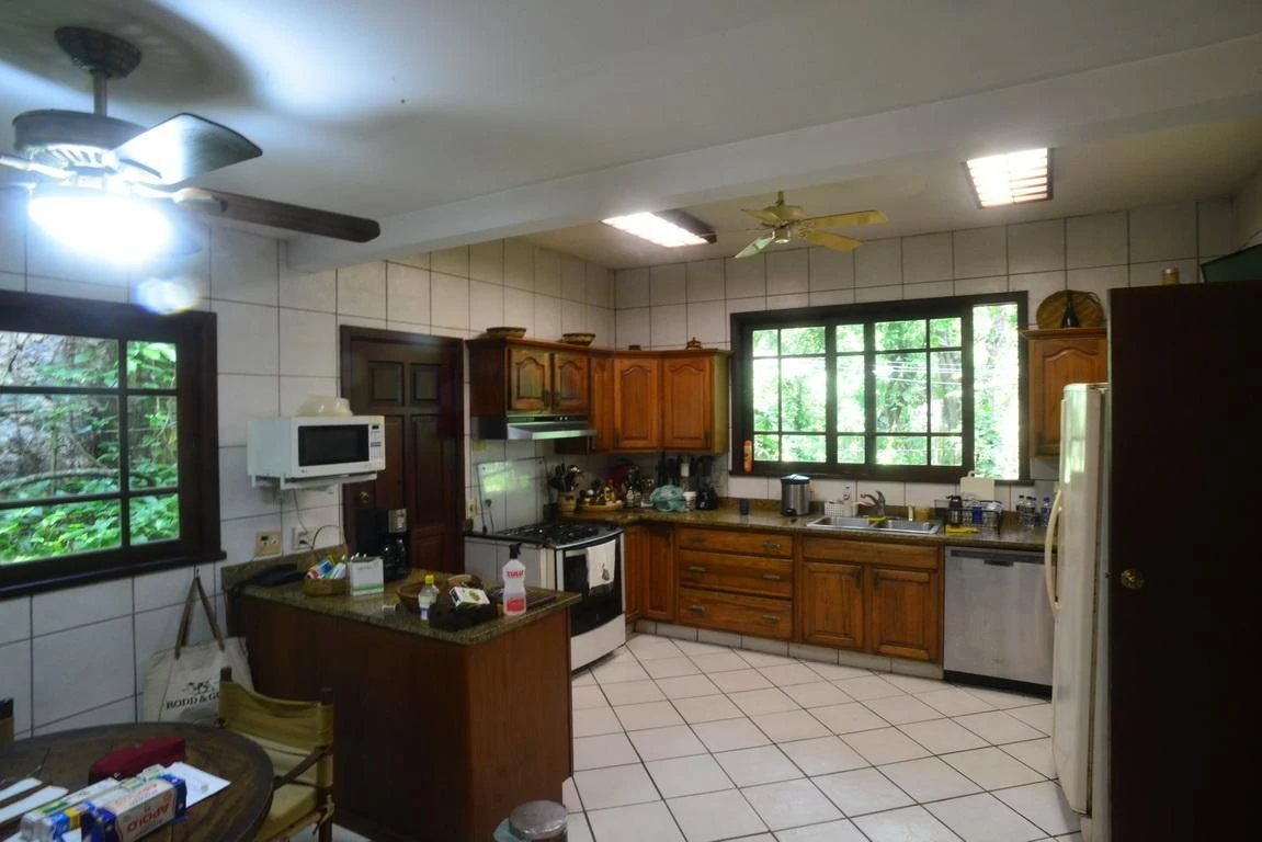 Casa mobiliada com 6 quartos e 5 suítes, com jardim — photo 10