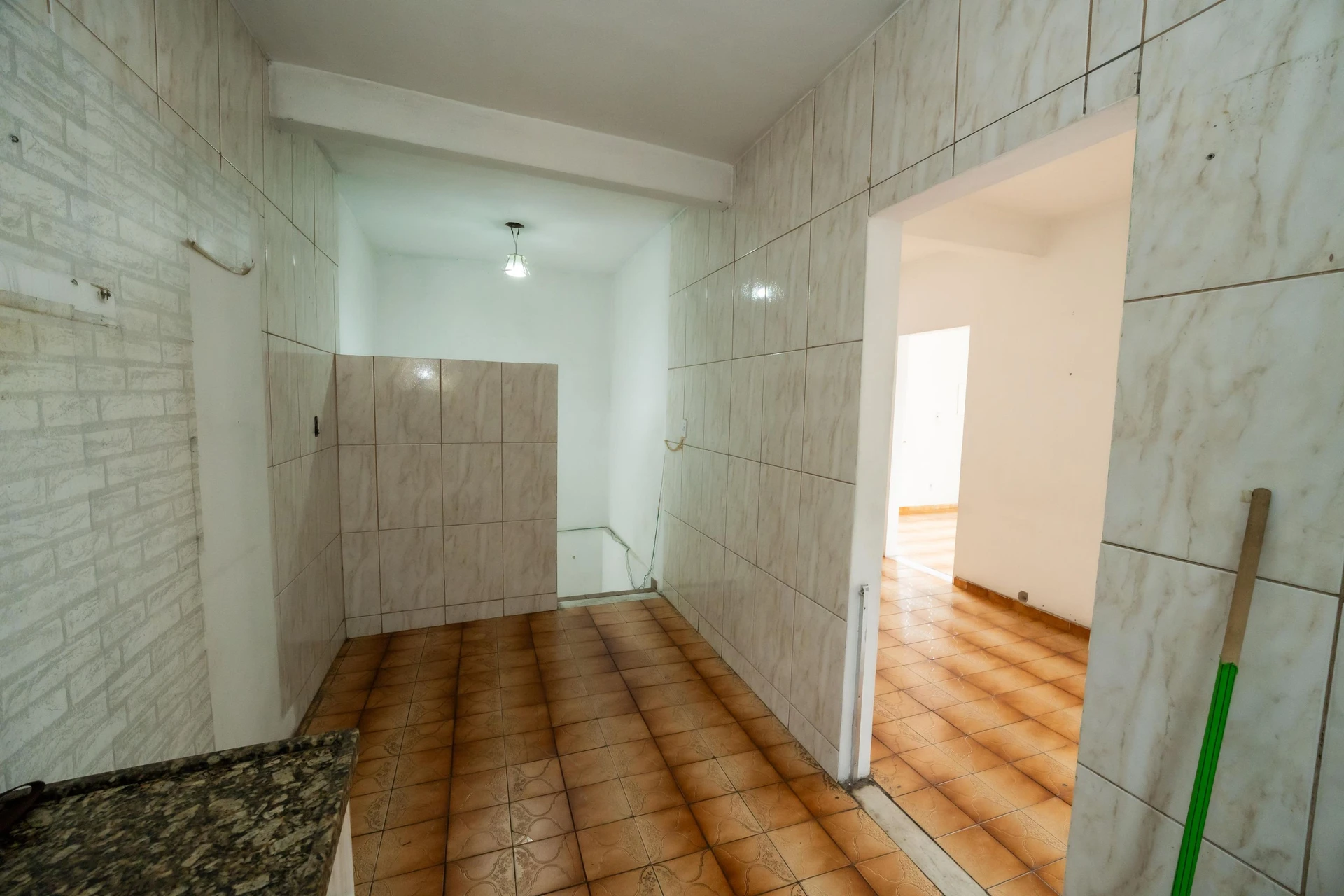 Unfurnished house with 2 bedrooms, yard and balcony — photo 23