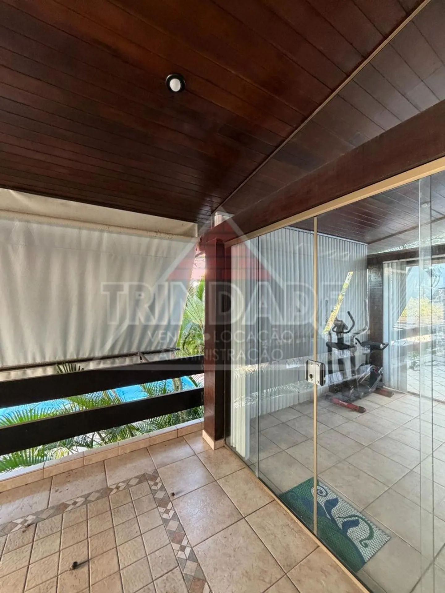 Bathtub in a 6-bedroom apartment, 647 m² — photo 11