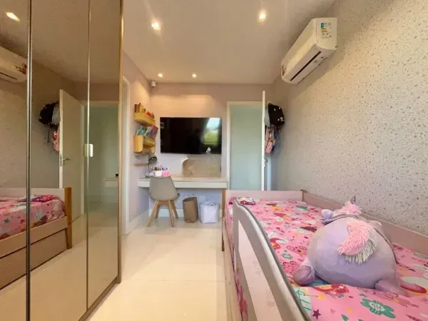 Furnished 4-bedroom apartment with open-plan kitchen — photo 19