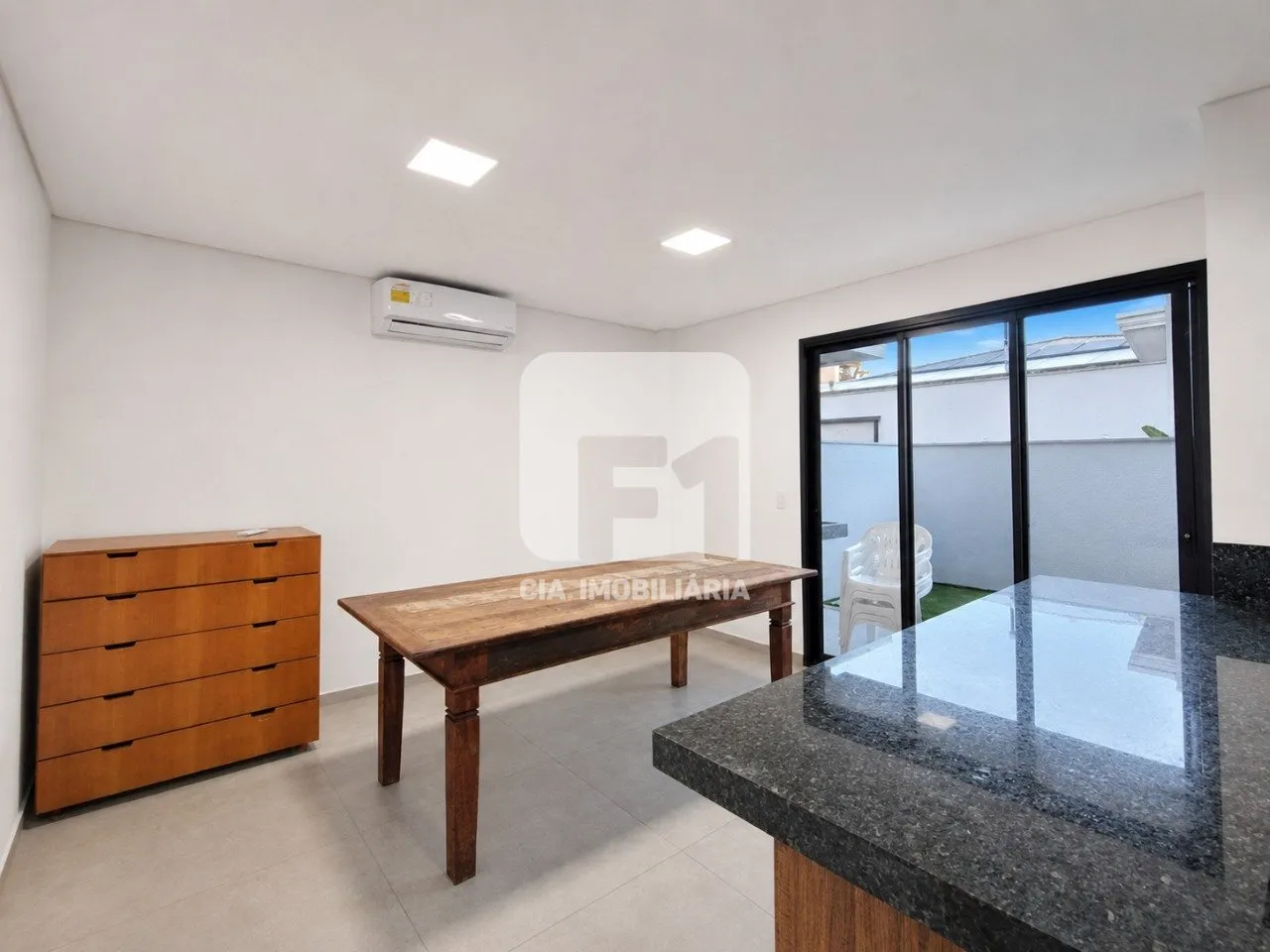 Furnished 3-bedroom house with 200 m² — photo 16