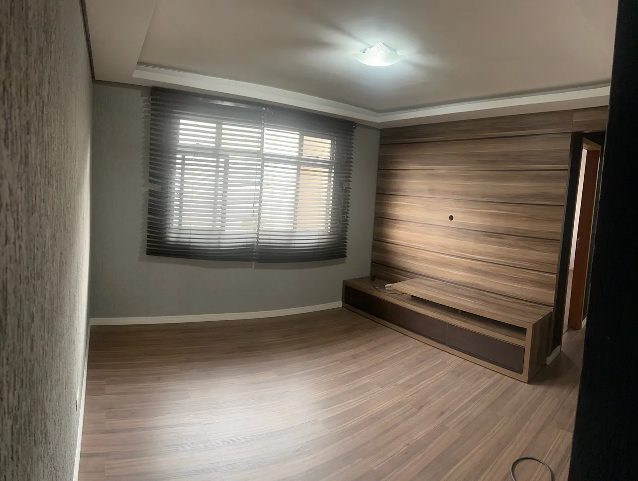 2-bedroom apartment with wood or laminate floors in Curitiba — photo 10