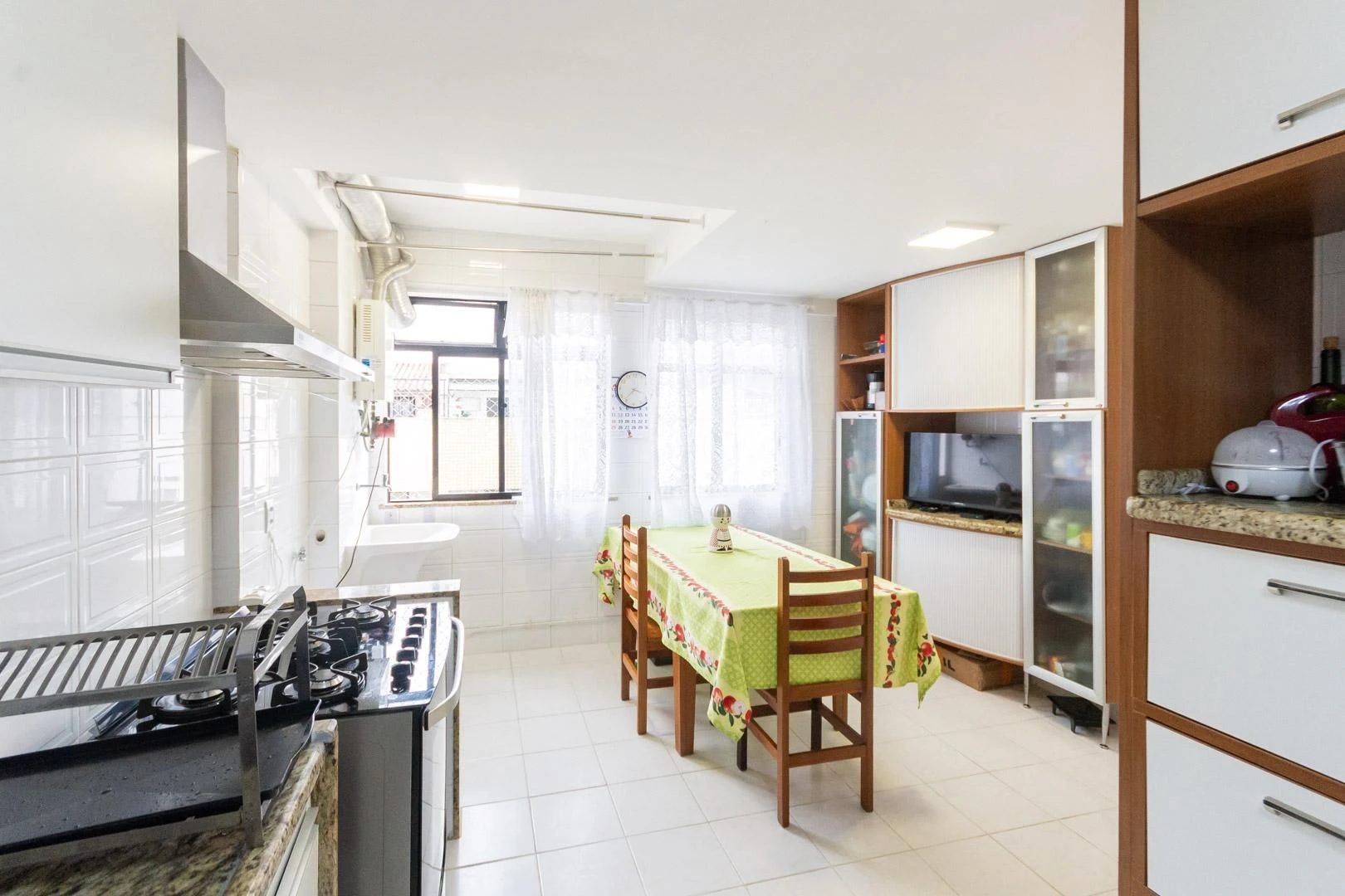 4-bedroom apartment with a mountain view in Rio de Janeiro — photo 27