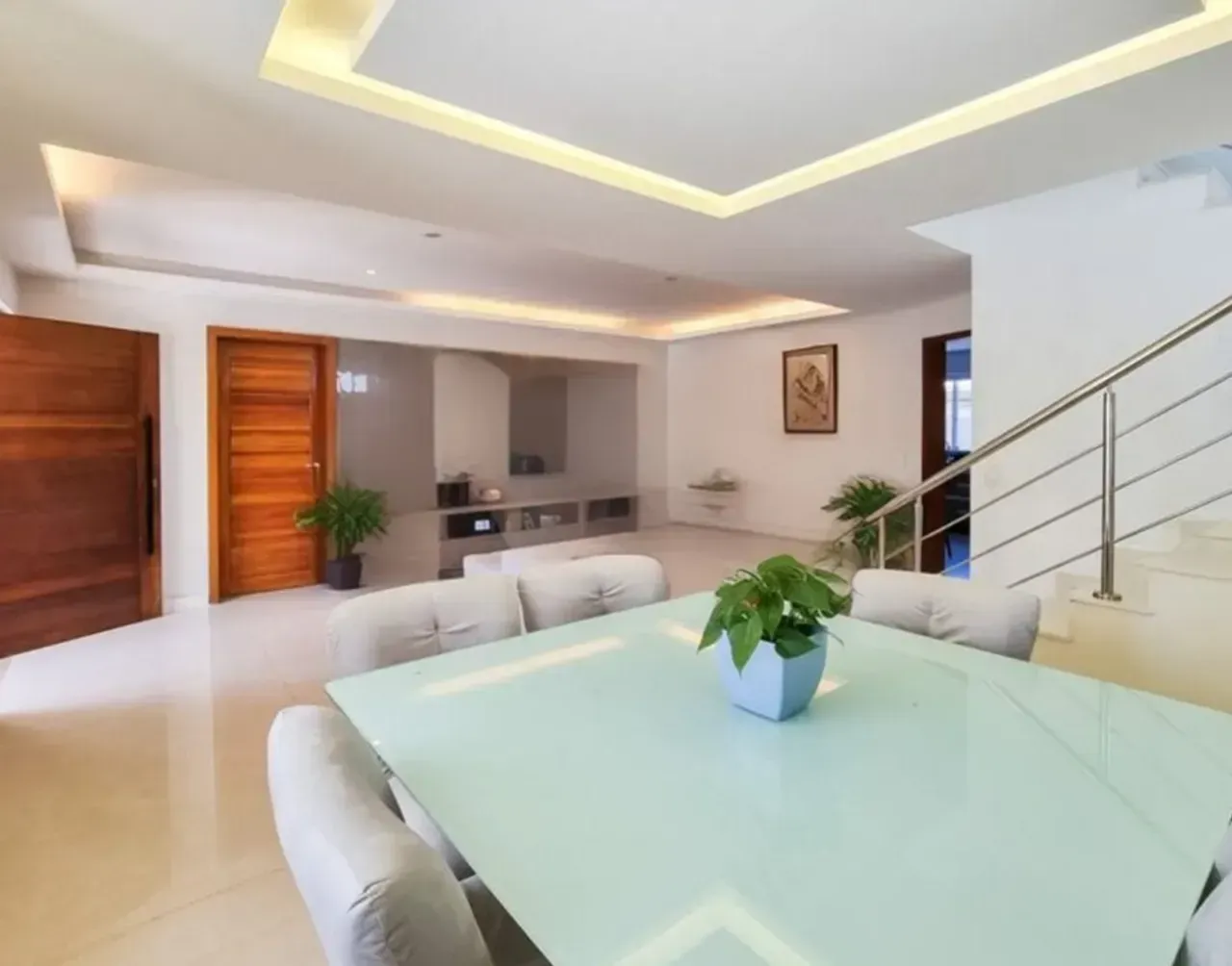 Casa com 5 quartos e 400 m², cozinha fechada — photo 4