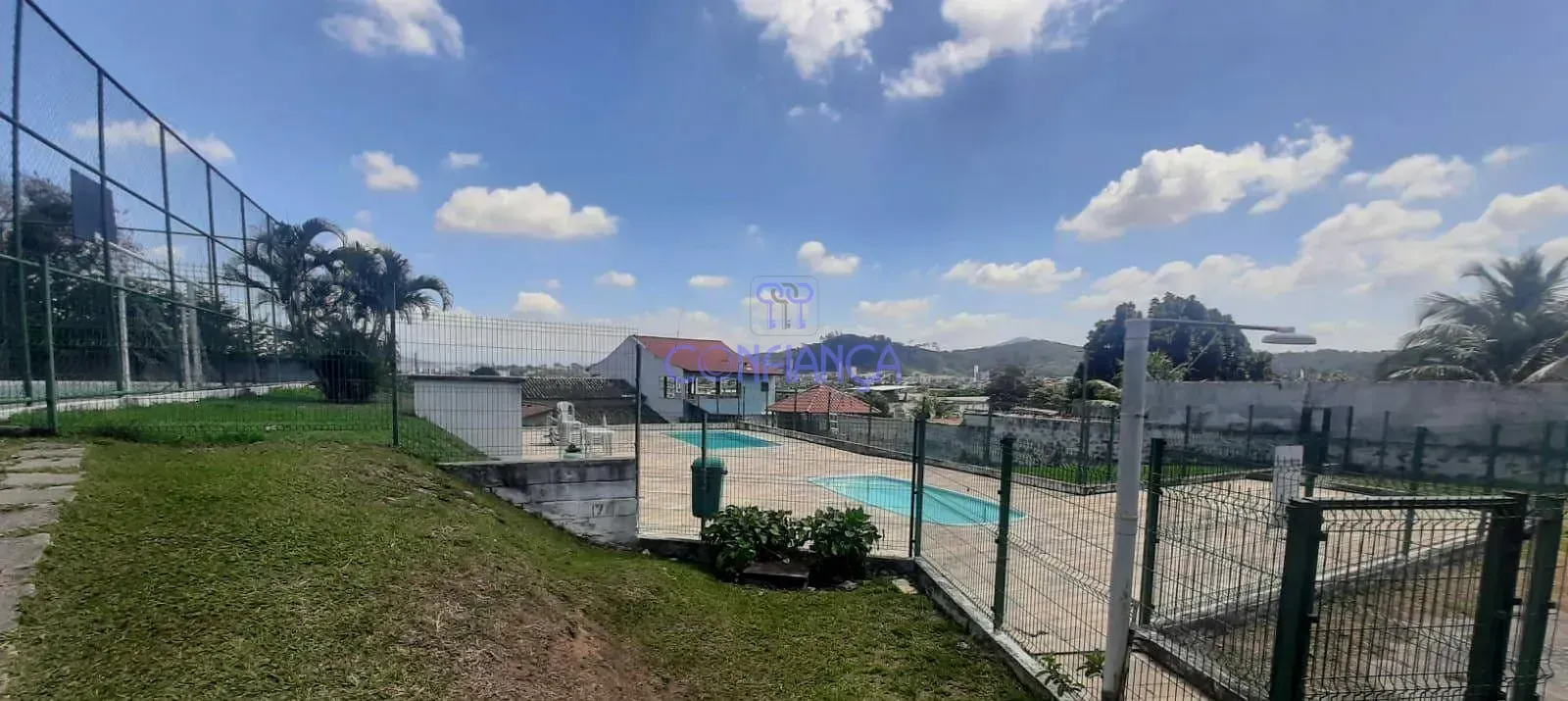 Unfurnished 2-bedroom apartment with 1 bath on the 103rd