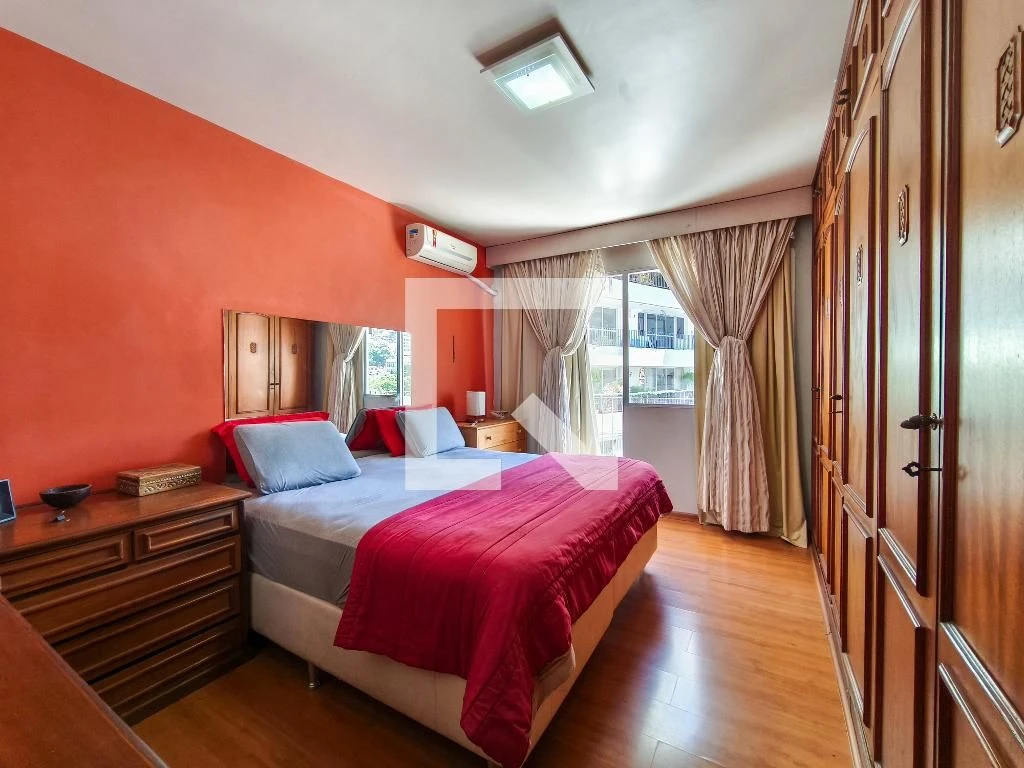 Furnished 4-bedroom apartment with balcony — photo 9