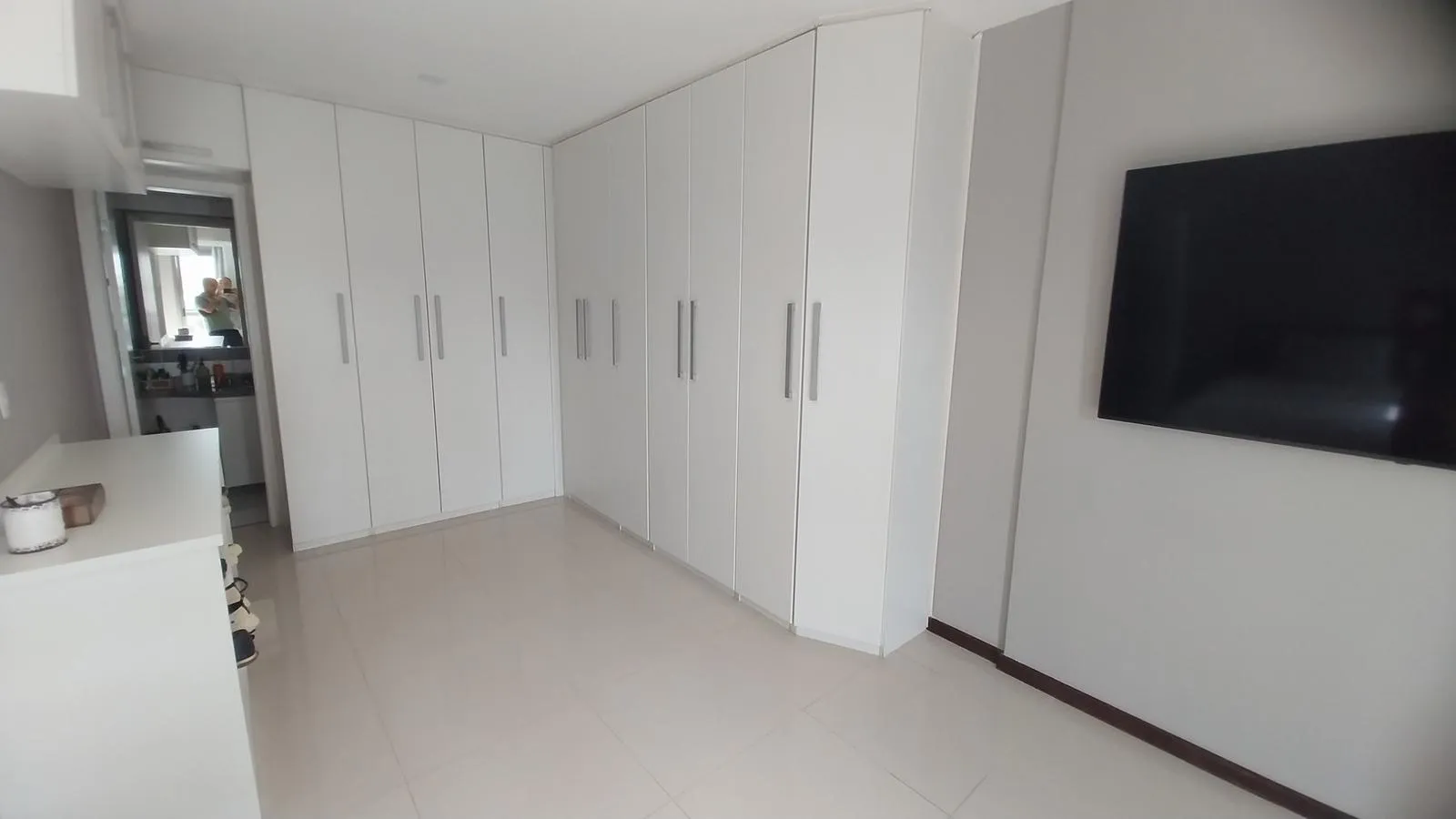 Unfurnished apartment with 4 bedrooms and 5 bathrooms — photo 33