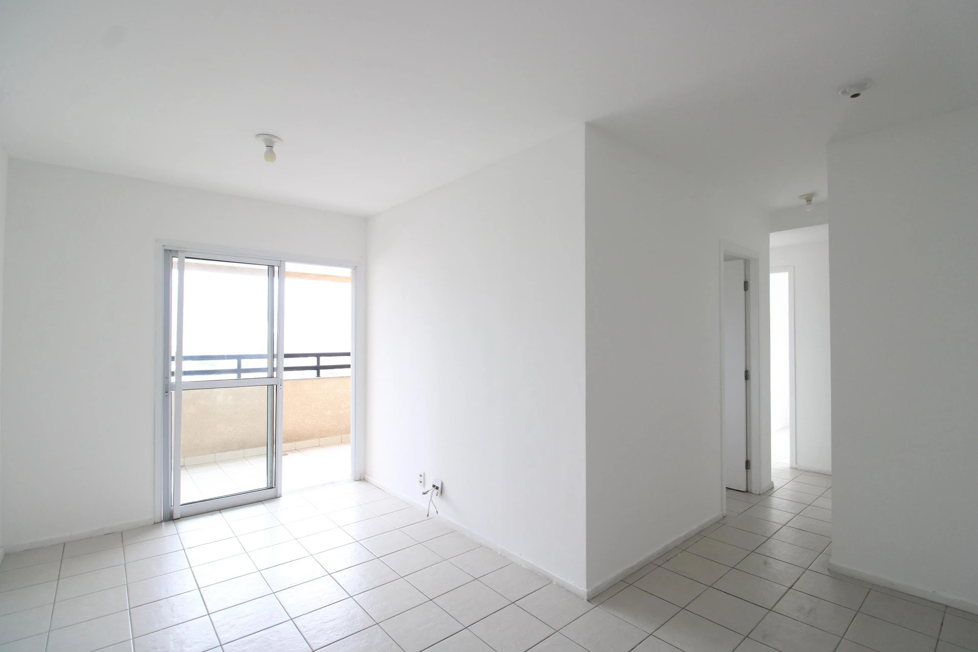Balcony with a grill in a 3-bedroom apartment, 74 m² — photo 20