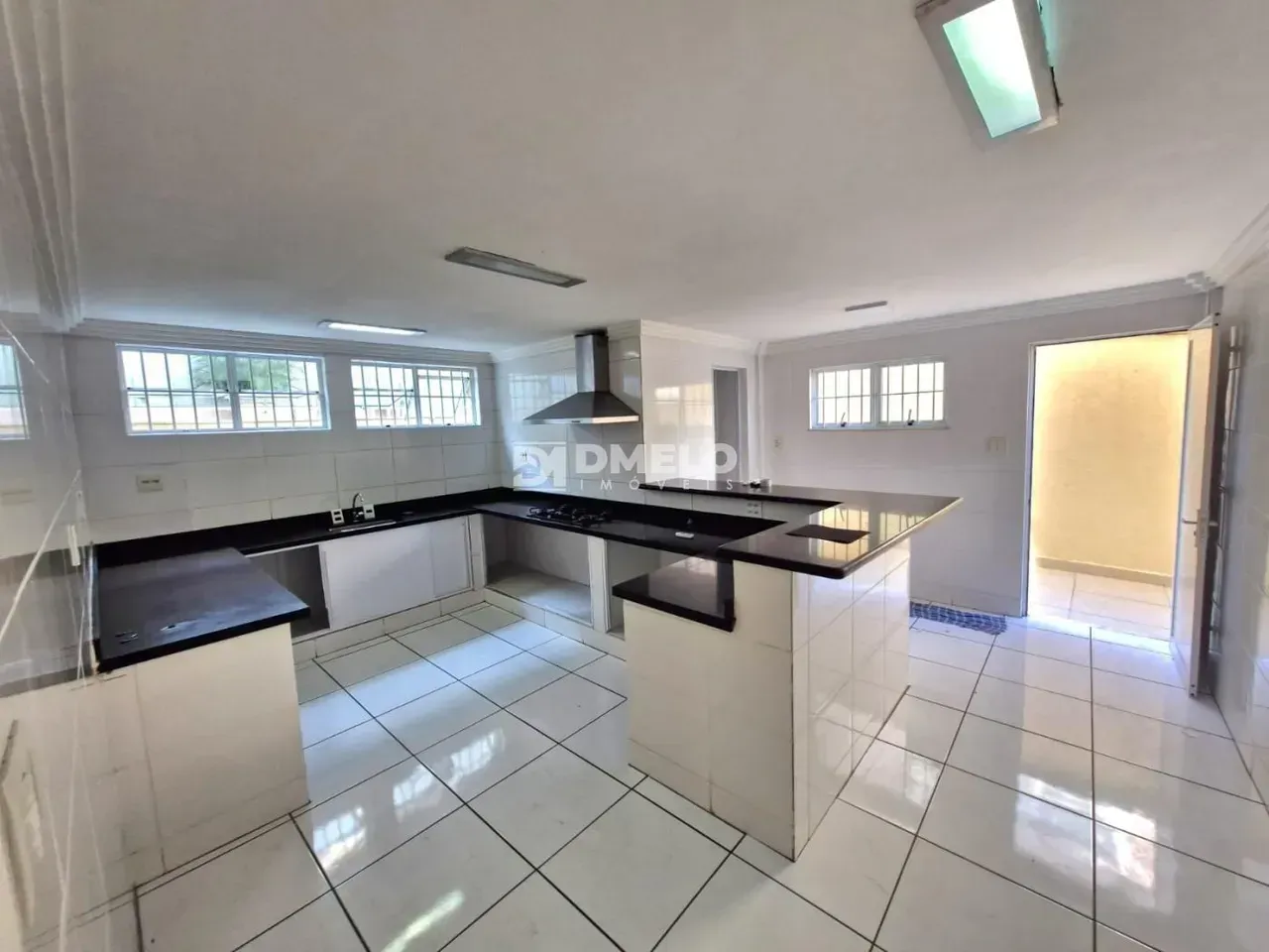 4-bedroom house with a bathtub in Rio de Janeiro — photo 19