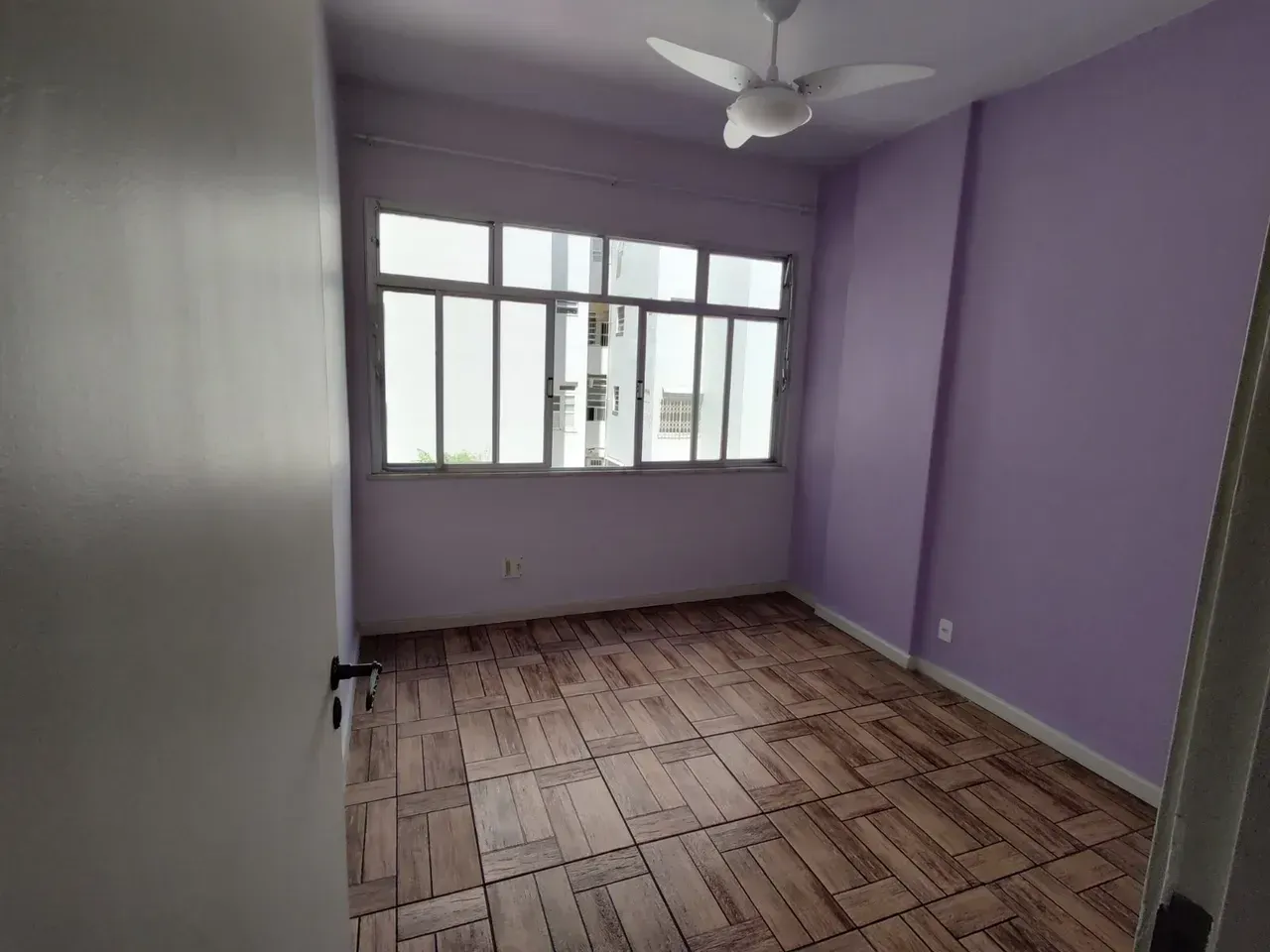 1-bedroom apartment with 2 bathrooms and closed kitchen — photo 3