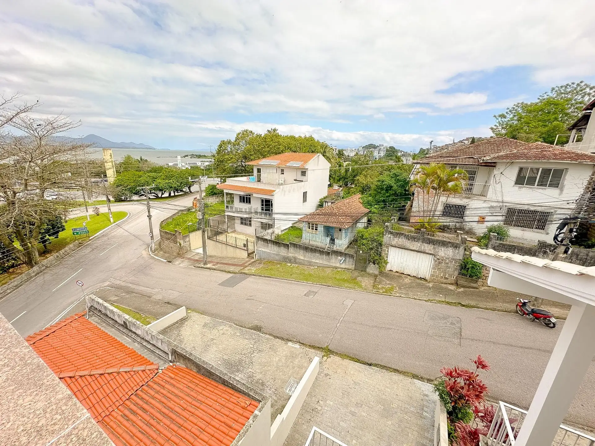 Furnished house, 250 m², with a bathtub — photo 77