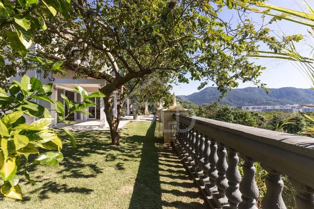 Furnished house with 4 bedrooms and 5 bathrooms — photo 32