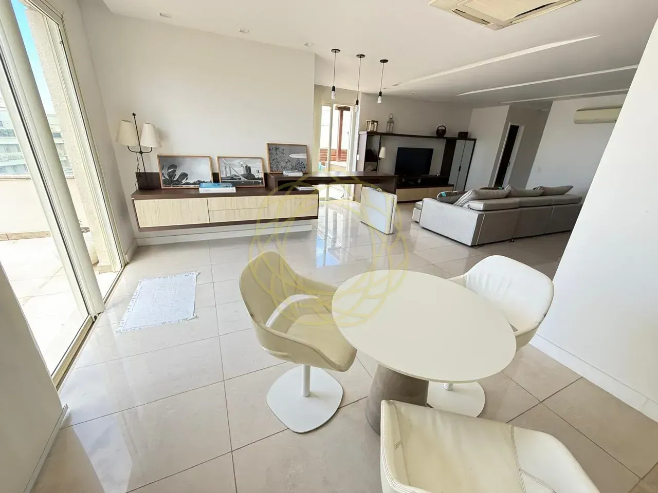 Penthouse-style apartment with 4 bedrooms and 5 baths — photo 32