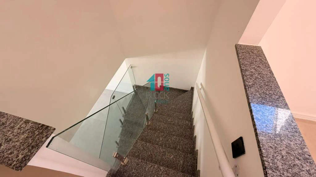 Будинок на 5 кімнат, 2 окремі ванні, 4 санвузли, 320 м² — photo 26