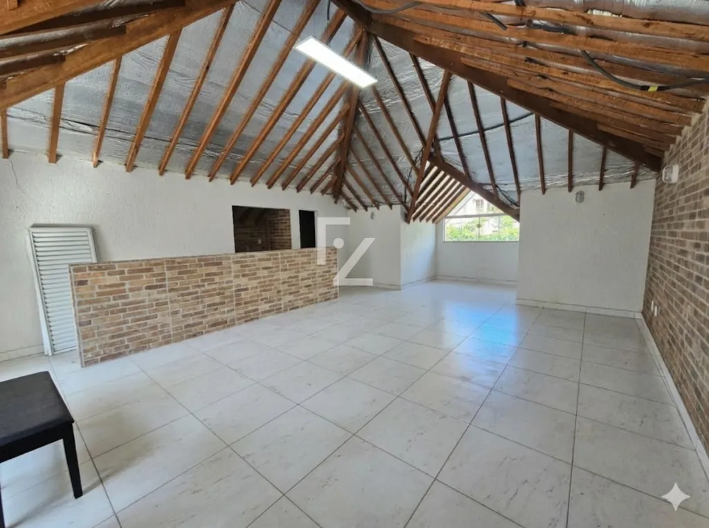 House with 5 bedrooms and mountain views — photo 36