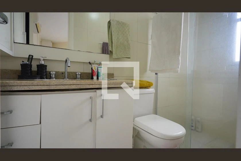 Apartamento amueblado con 3 dormitorios en suite y balcón — photo 11