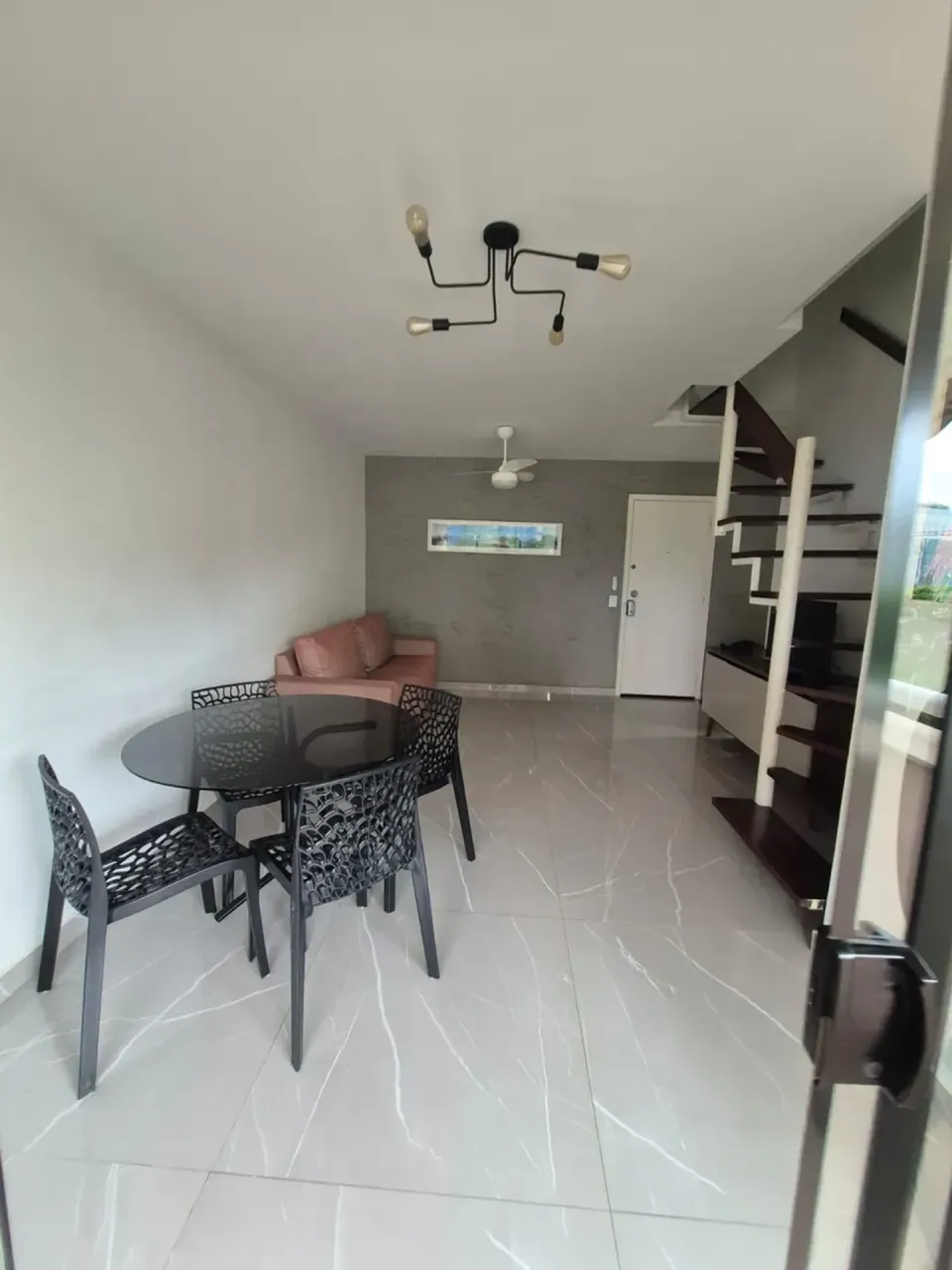 Apartamento duplex mobiliado com cozinha fechada e 2 quartos — photo 2