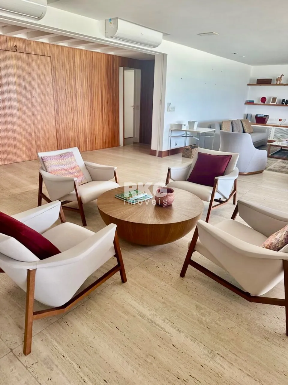 Apartamento mobiliado com 4 quartos e 4 banheiros — photo 5