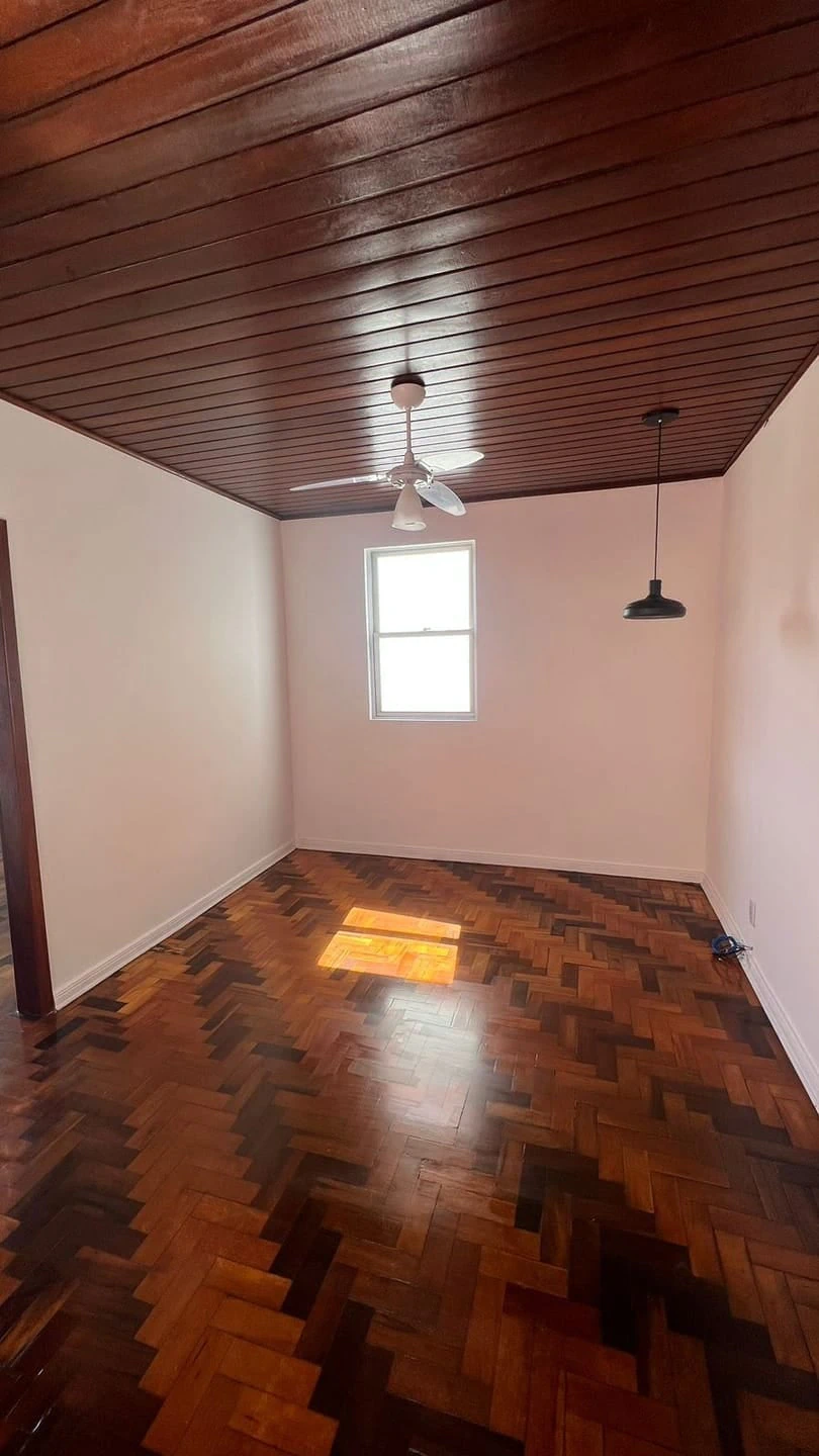 1-bedroom house with fitted kitchen cabinets